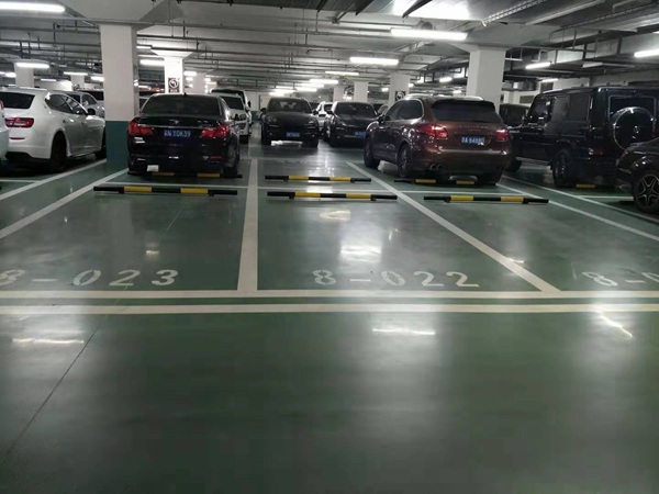 優(yōu)瓷工業(yè)級(jí)磨石造就完美停車(chē)場(chǎng)